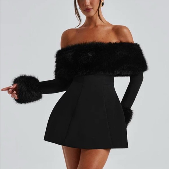 Elegant Black Off-Shoulder Dress - Picture 1 of 4
